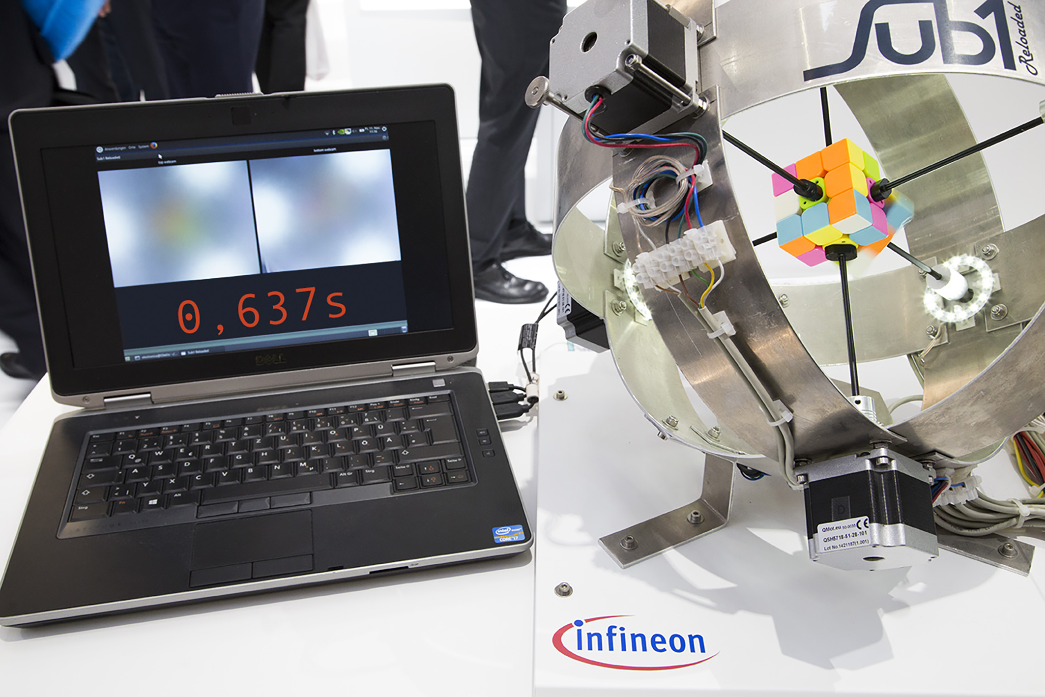 Itt az új Rubik kocka rekord - csak egy szempillantás!